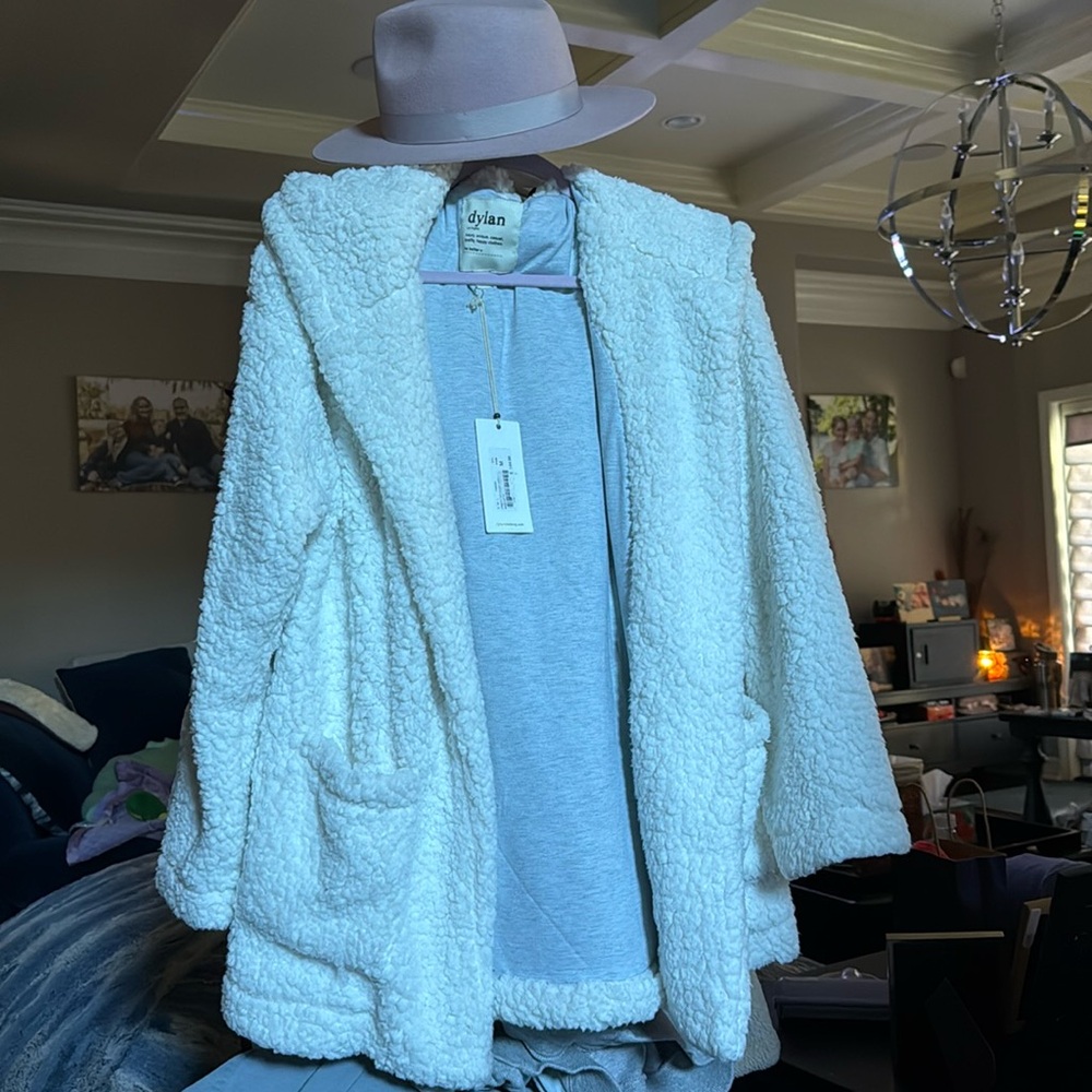 Dylan LA BEAUTIFUL Fluffy cardigan